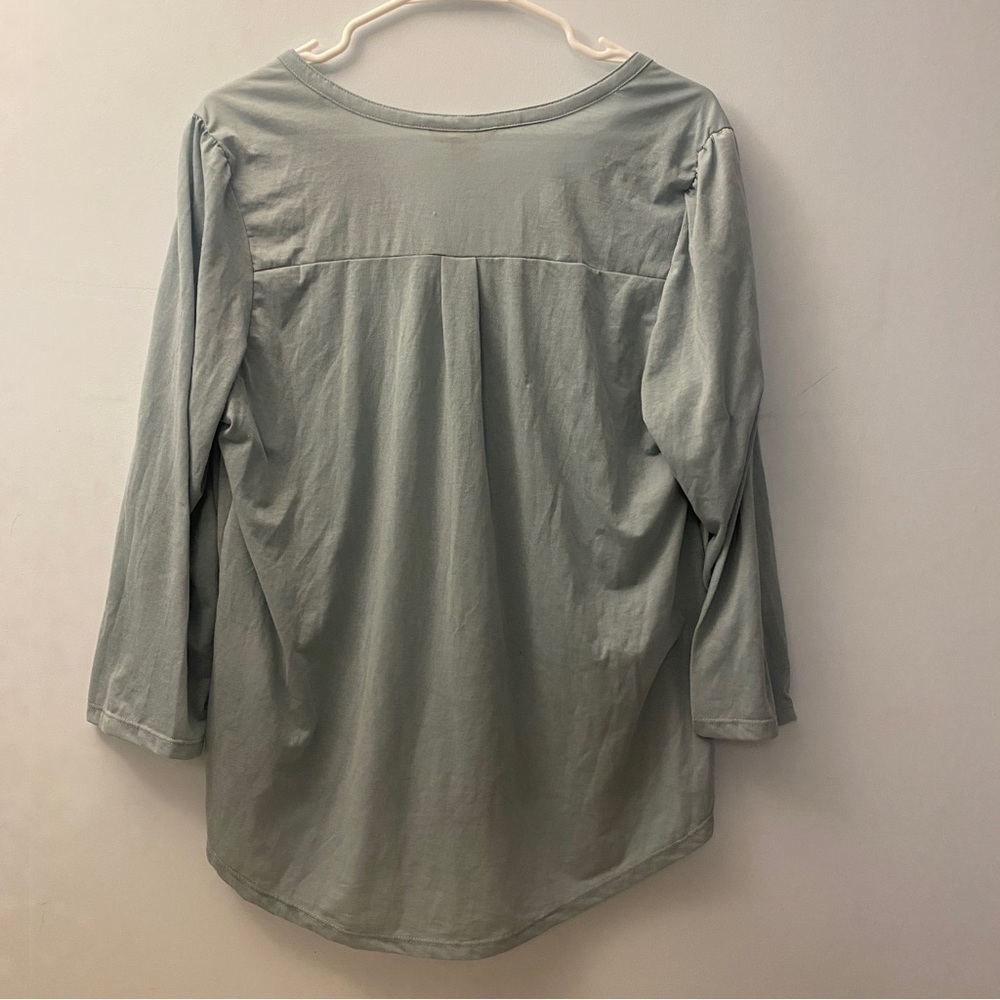 H&M Button Top - Picture 4 of 5